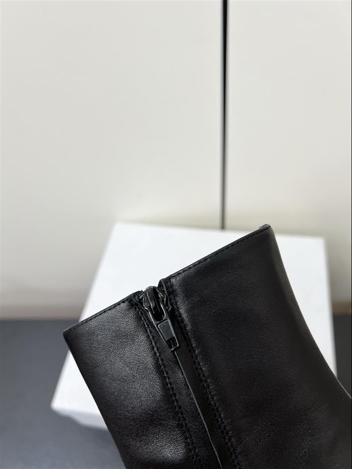 2025112817431589 370